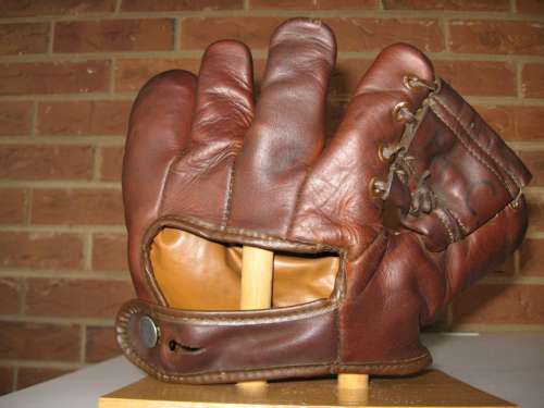 Gene Thompson Hutch 28 Back